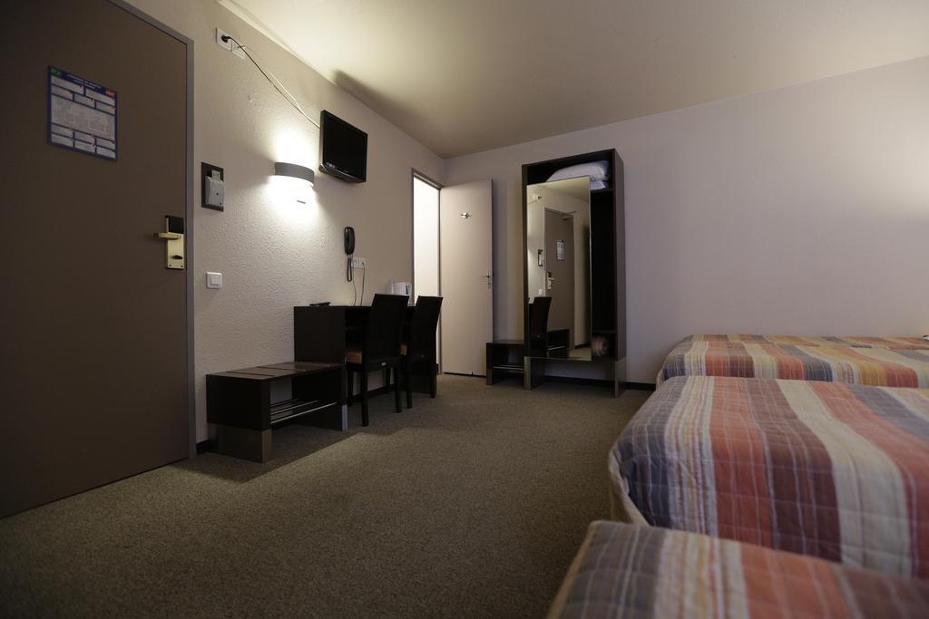 Hotel Au Petit Caporal Maisons-Alfort