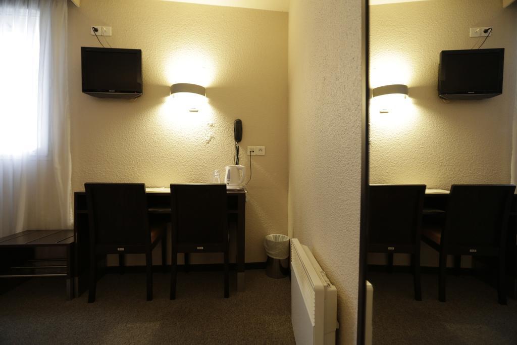 Au Petit Caporal 3*