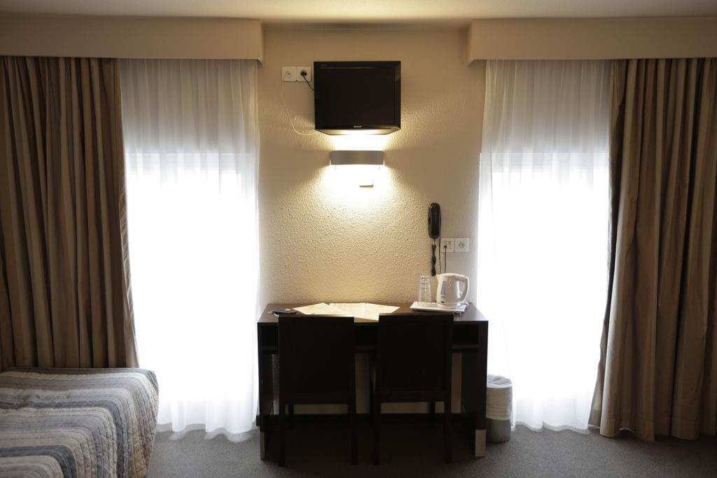 Au Petit Caporal Hotel