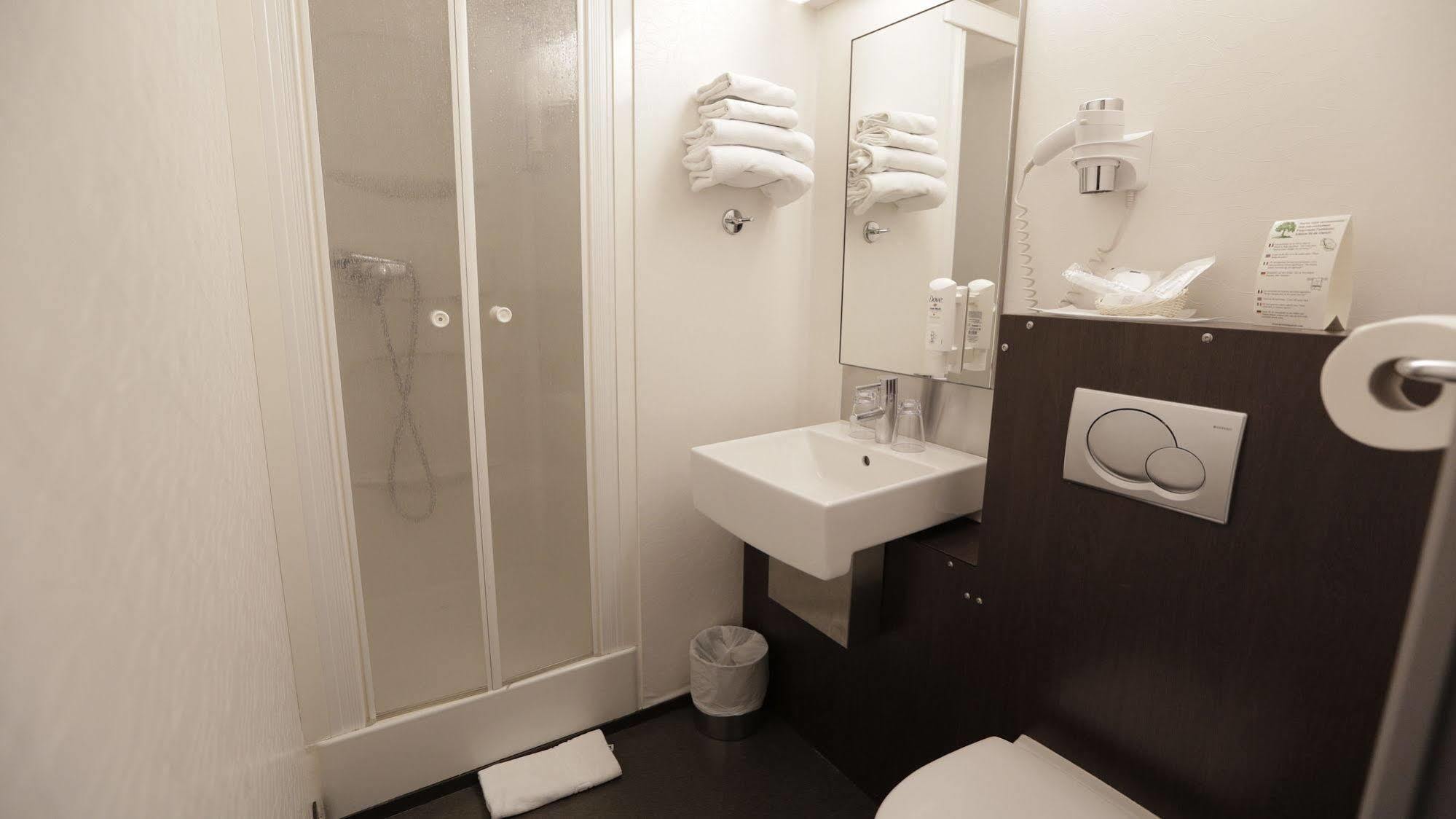 Hotel Au Petit Caporal Maisons-Alfort